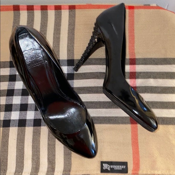 Burberry Shoes - 🌹 Burberry Heels 👠